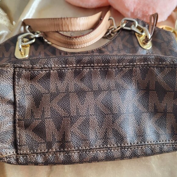 MK Shoulder Bag - Picture 7 of 8